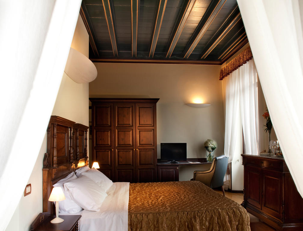Hotel Villa Giulia Gargnano Oda fotoğraf